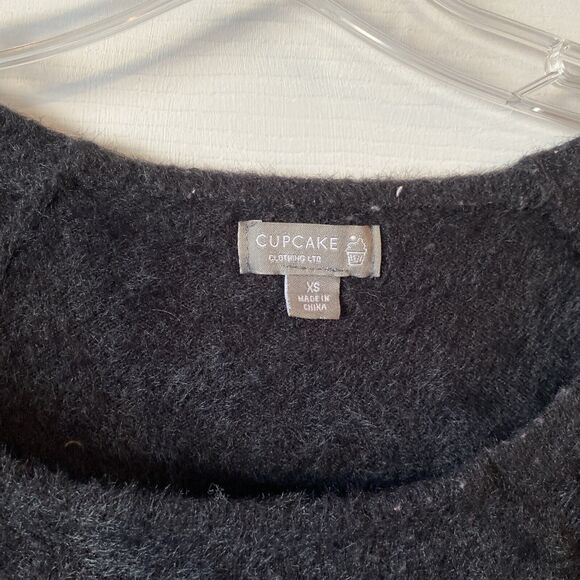 Cupcake Sweater Women’s Size XS Black Scoop Neck Pullover Lightweight - Picture 2 of 9